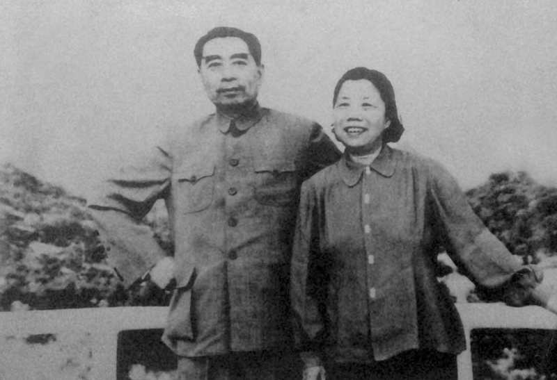 周恩来与酒：1943年周恩来三次机智化解胡宗南灌酒