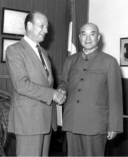 1980年3月萧克与巴基斯坦金斯顿国防学院副院长合影.png